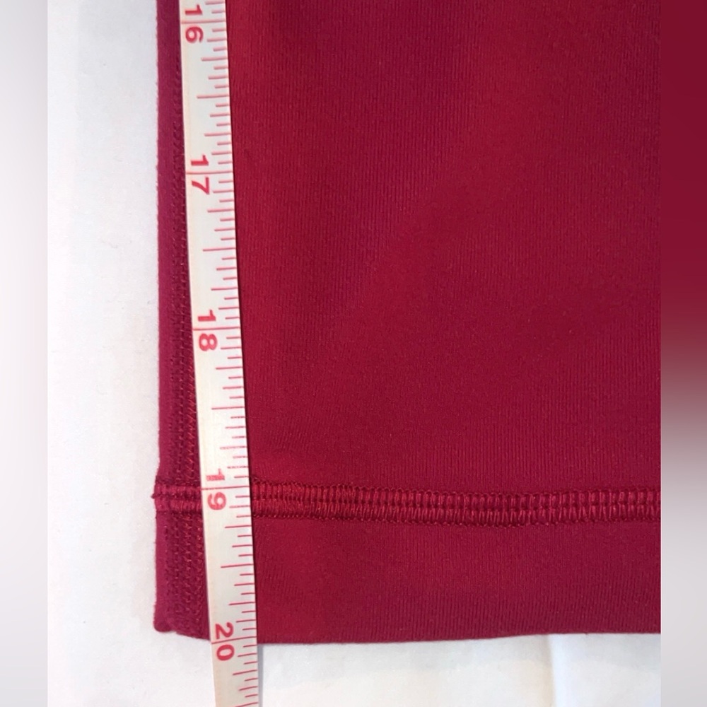 Lululemon Raspberry Capri Leggings - Size 8 - Picture 5 of 10
